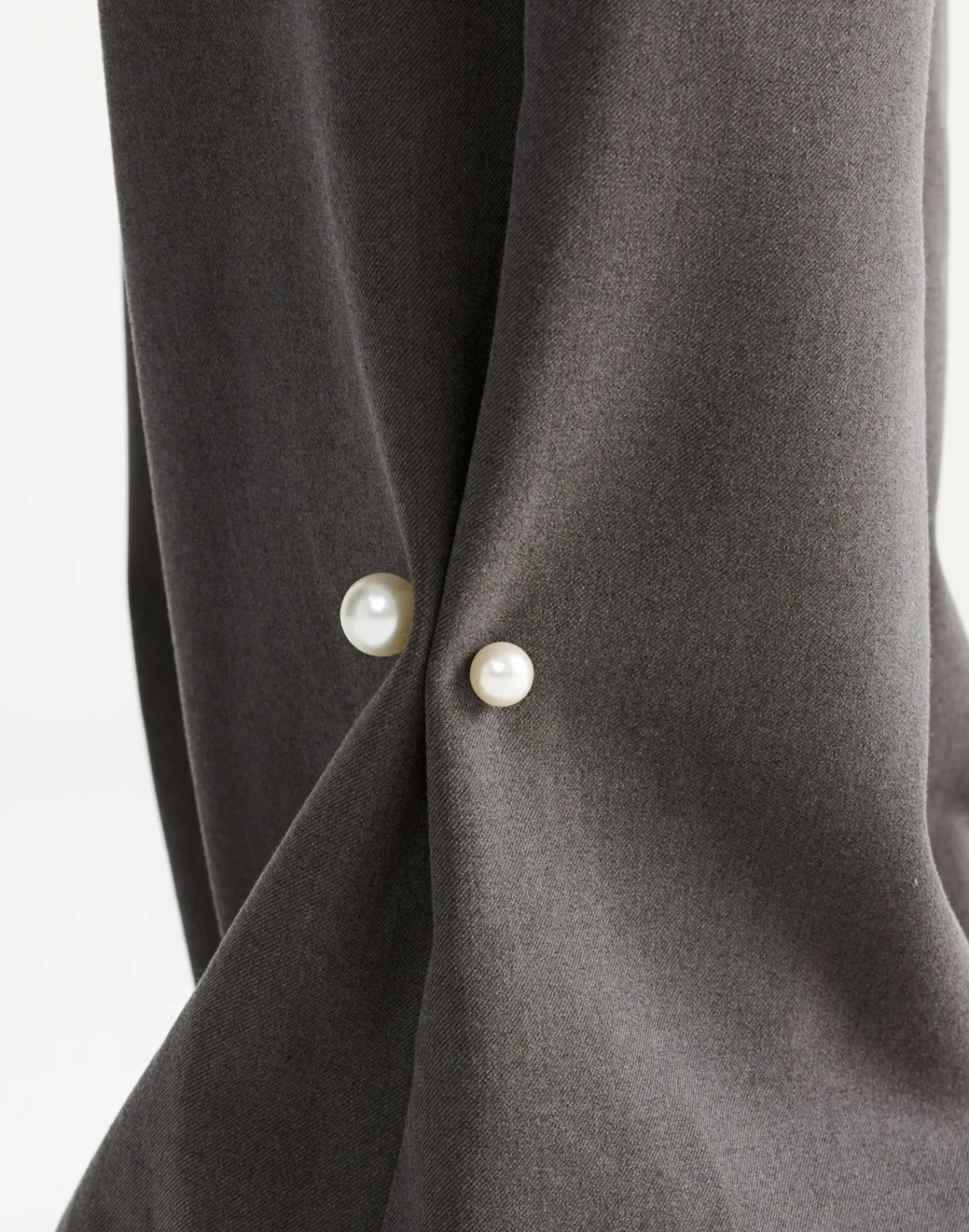 Estelle Brooch (Gold/Pearl)*CHARCOAL New