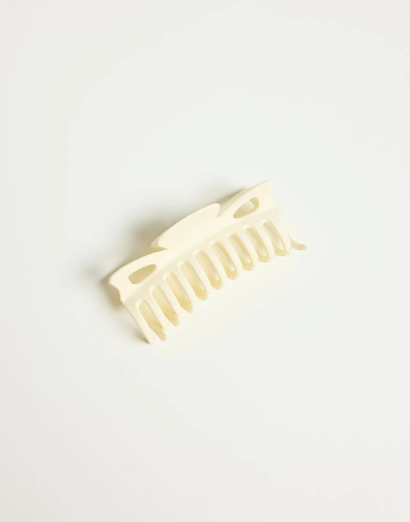 Martinello Hair Clip (Cream)*CHARCOAL Hot
