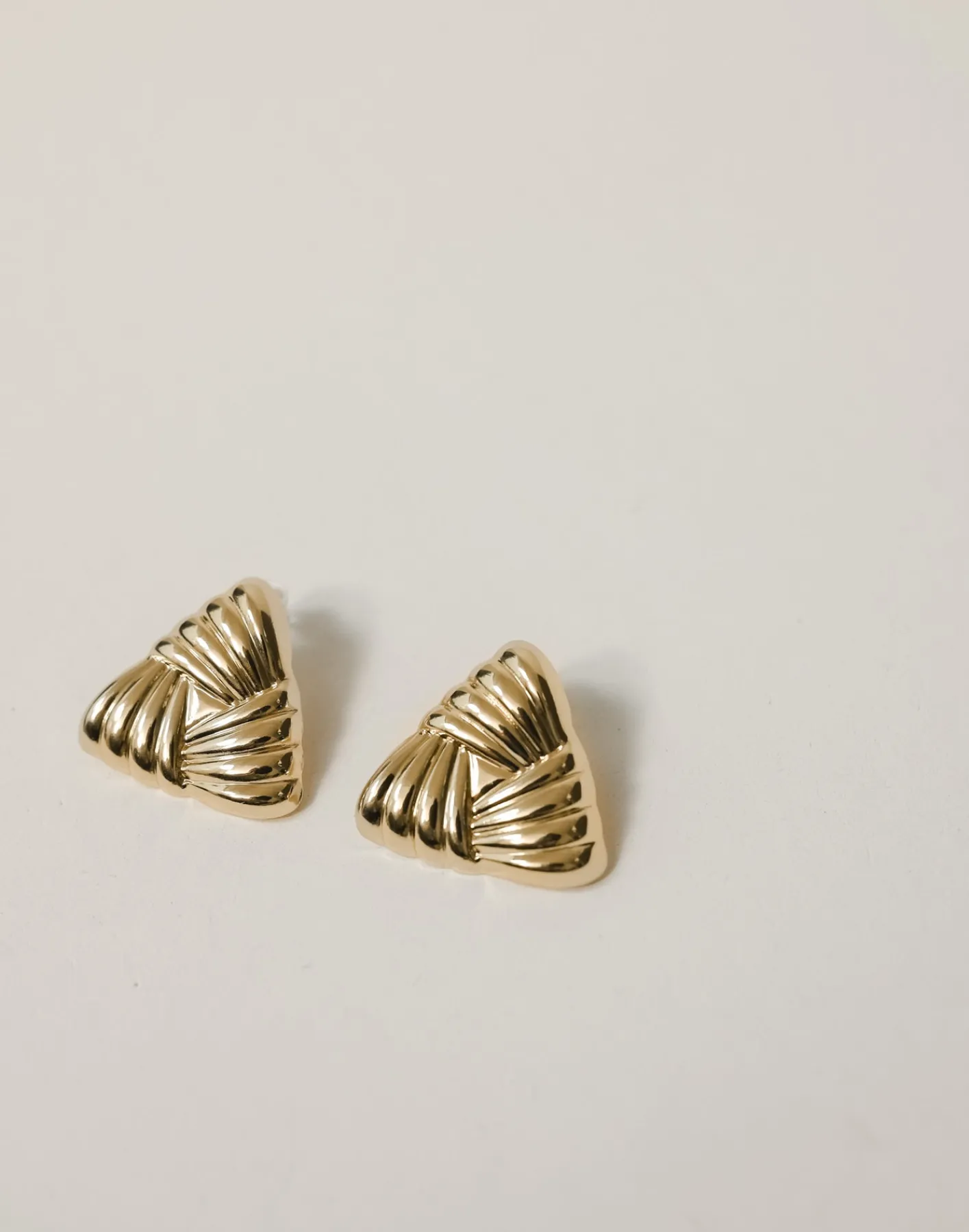 Mina Earrings (Gold)*CHARCOAL Discount