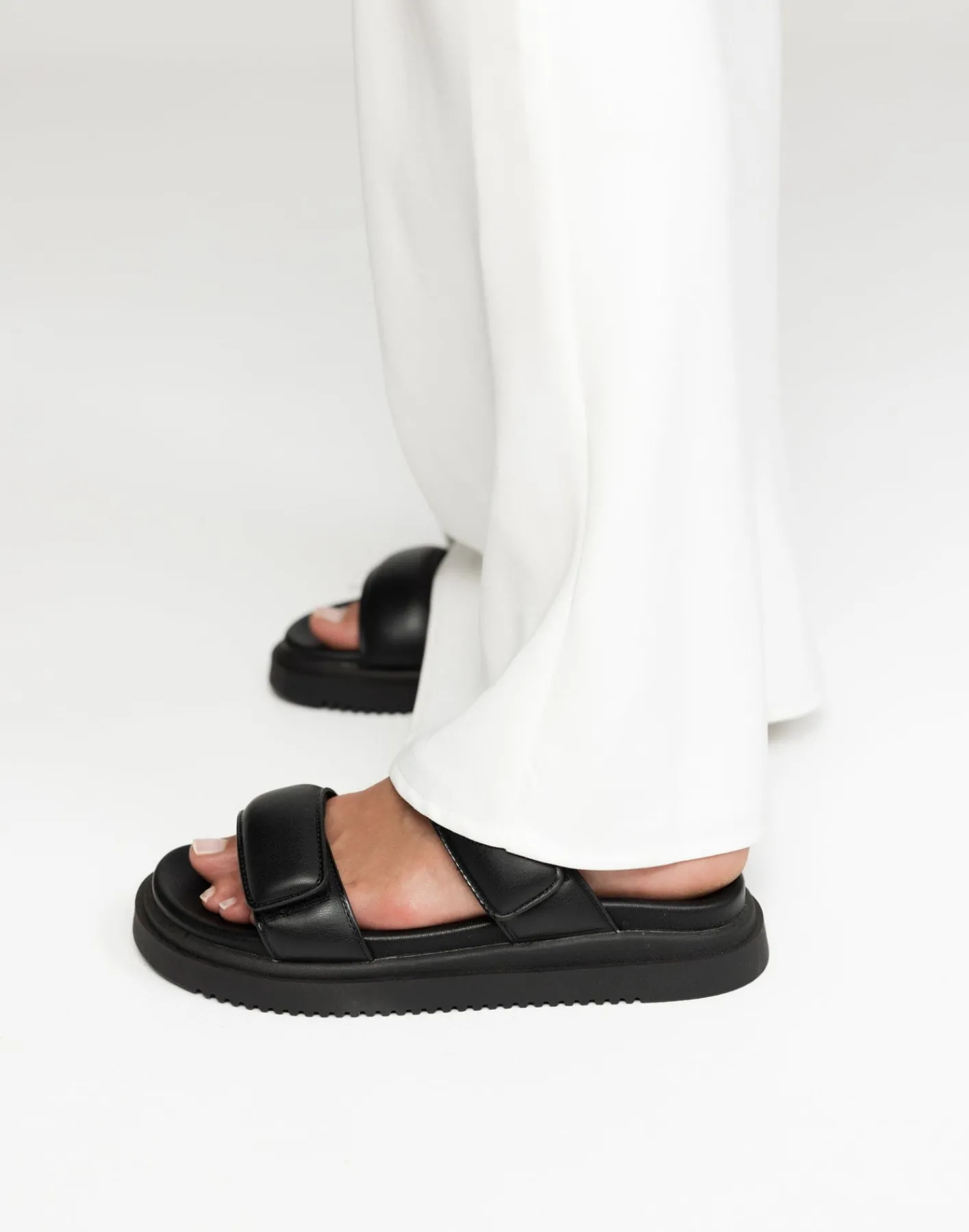 Pivot Slides (Black) - By*THERAPY Fashion